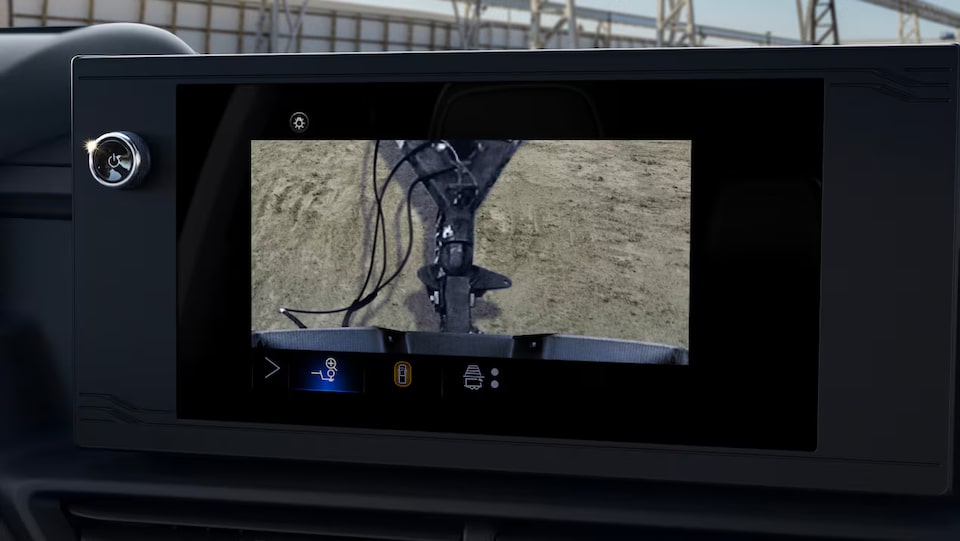 Towing camera view functionality of the Chevrolet Silverado EV WT.