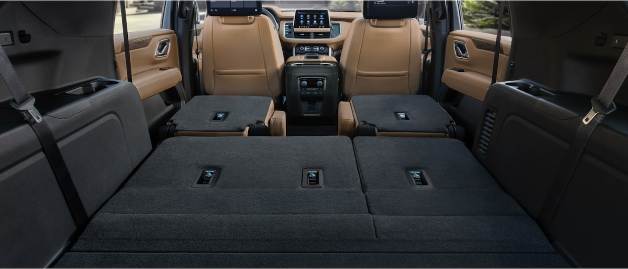 Vue arrière de l’espace utilitaire spacieux du Chevrolet Tahoe 2024.