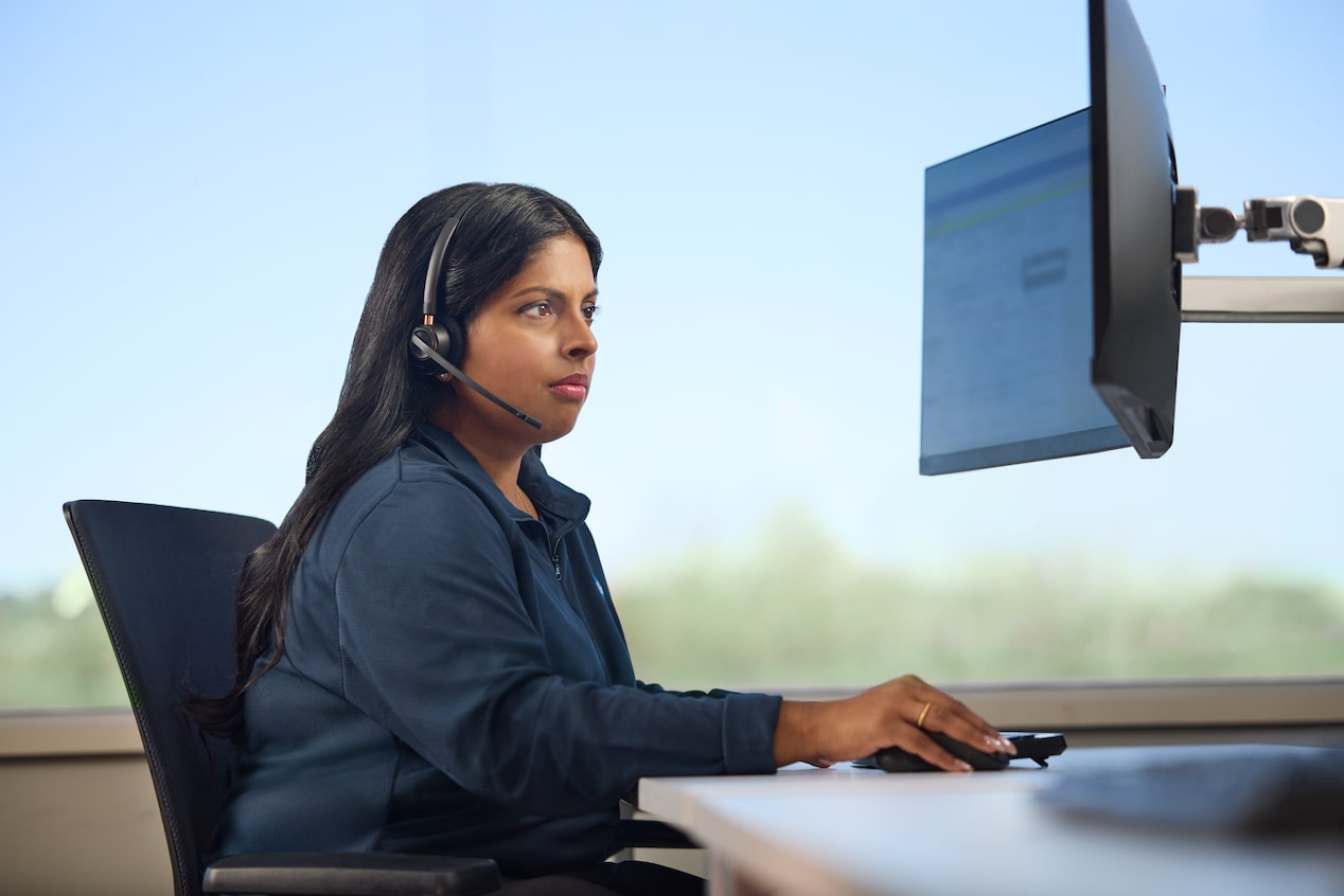 An OnStar personnel ready to assist drivers of GM Envolve vehicles.