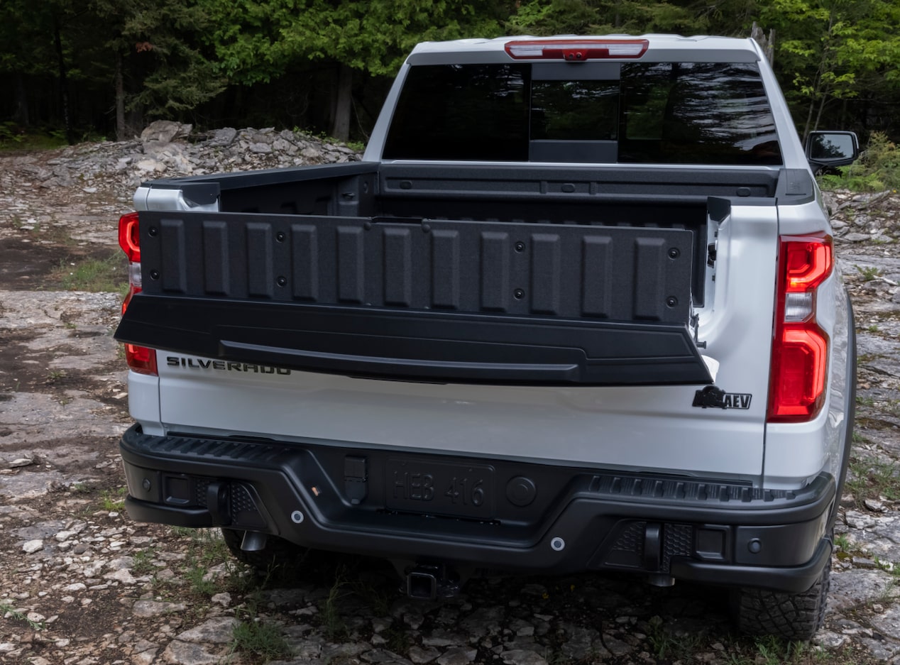 Back view of the tailgate on a GM Envolve vehicle.