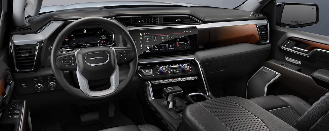 L’habitacle du GMC Sierra 1500 2024 vu par le conducteur.
