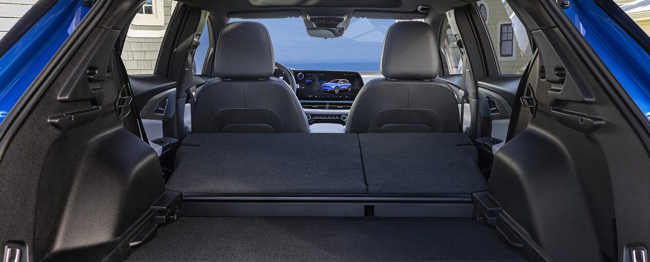 Vue rapprochée du coffre ouvert du Chevrolet Equinox EV 2024.