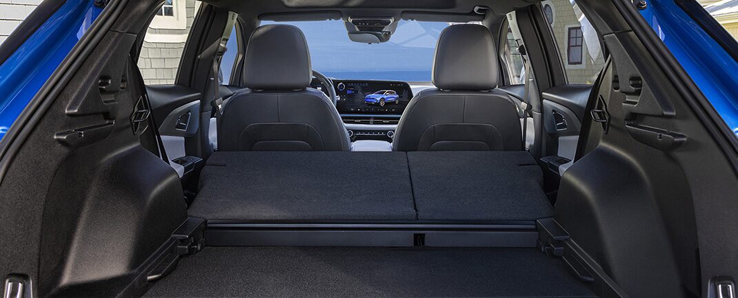 Vue du coffre ouvert du Chevrolet Equinox EV 2024.
