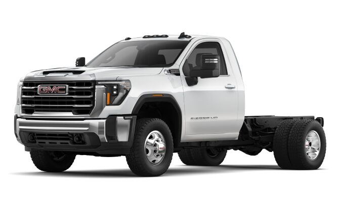 Three-Quarters Front View of the 2026 GMC Sierra 3500 Heavy Duty Chassis Cab