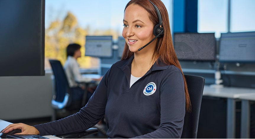 OnStar Advisor at her computer smiling